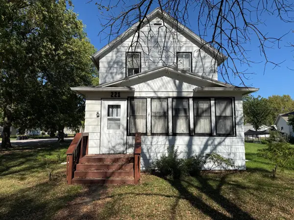 221 W 4th Street, Morton, MN 56270