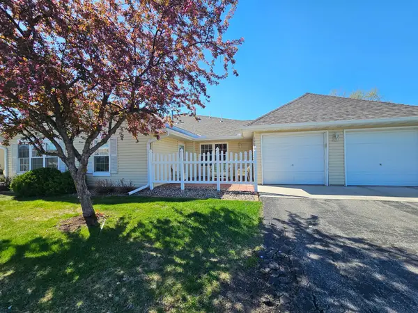 1065 Blackbird Trail Sw #8, Hutchinson, MN 55350