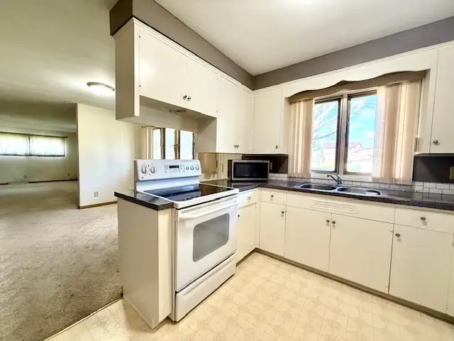 106 Mcphail Avenue N, Caledonia, MN 55921 - Image #2