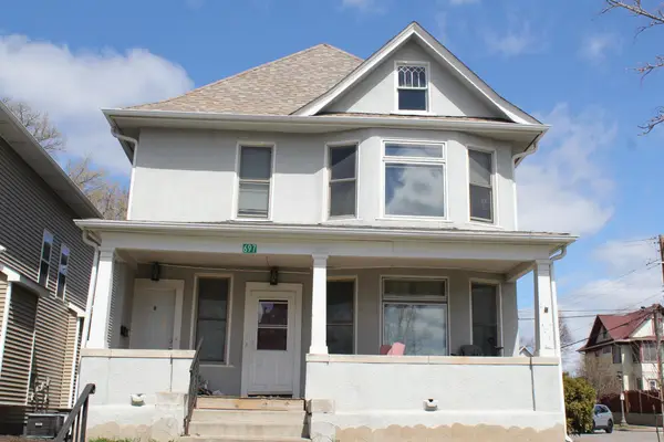 697 Cook Avenue E, Saint Paul, MN 55106