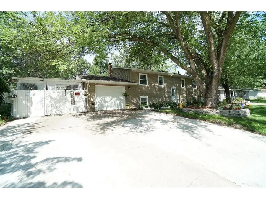 10432 Arrowhead Street Nw, Coon Rapids, MN 55433 - Image #2