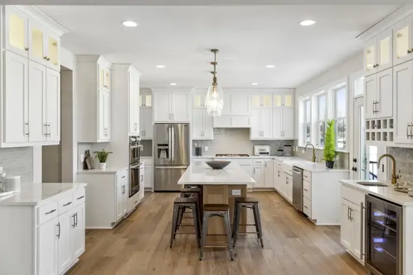 5482 Vista Trail, Victoria, MN 55386