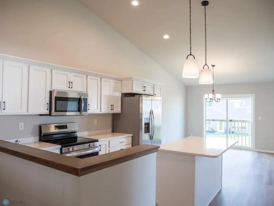 6709 Meadow View Drive S, Fargo, ND 58104 - Image #3