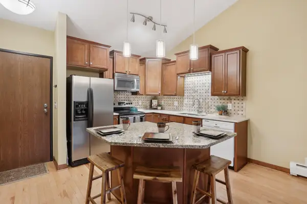 3850 Plymouth Boulevard #318, Plymouth, MN 55446