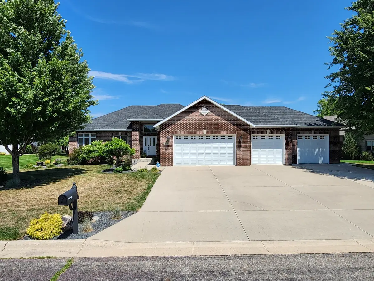 1808 Creekside Drive Ne, Owatonna, MN 55060 - Image #1