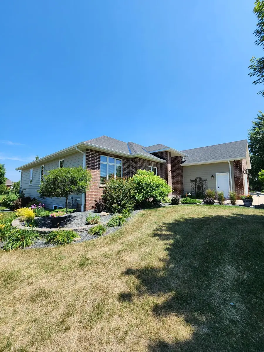 1808 Creekside Drive Ne, Owatonna, MN 55060 - Image #2