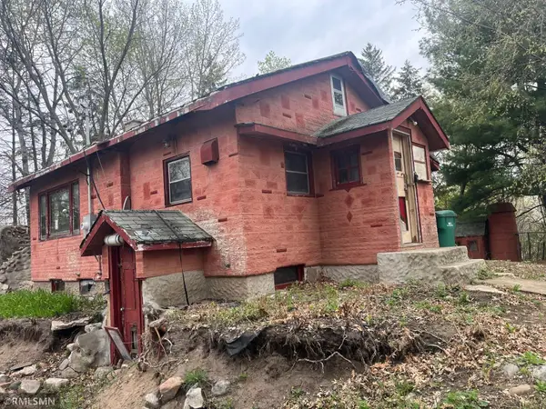 99 Twin Lake Boulevard, Vadnais Heights, MN 55127