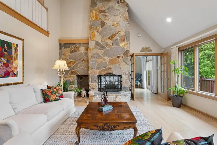 10420 Bluff Circle, Chaska, MN 55318 - Image #2