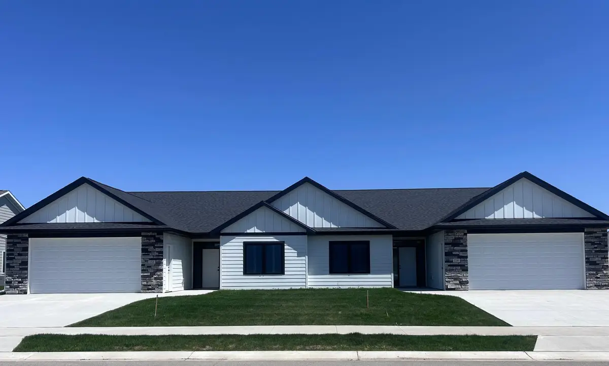 156 Sandstone Drive Nw, Eyota, MN 55934 - Image #1