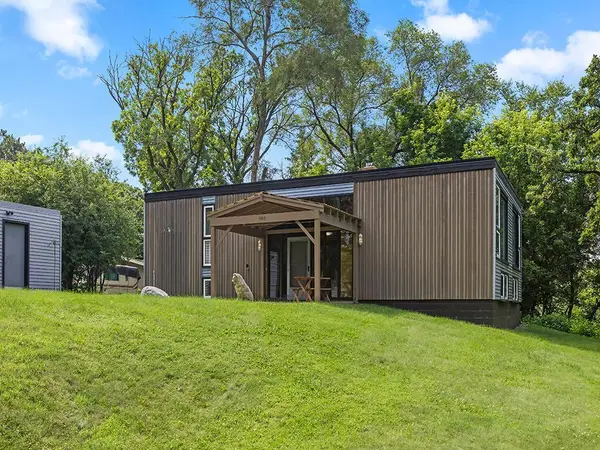 908 Winthrop Street S, Saint Paul, MN 55119