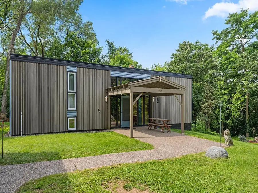 908 Winthrop Street S, Saint Paul, MN 55119 - Image #2