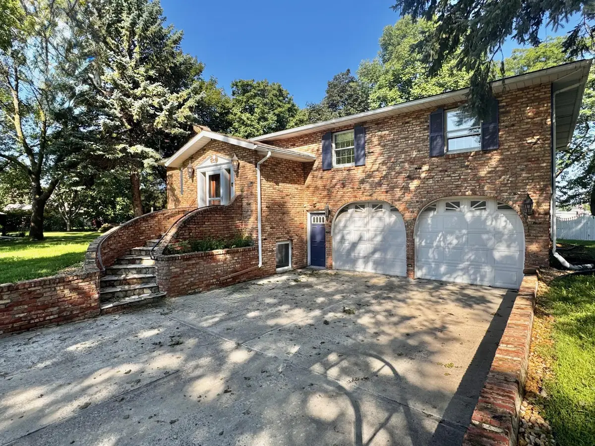 212 Carrow Circle, Marshall, MN 56258 - #1