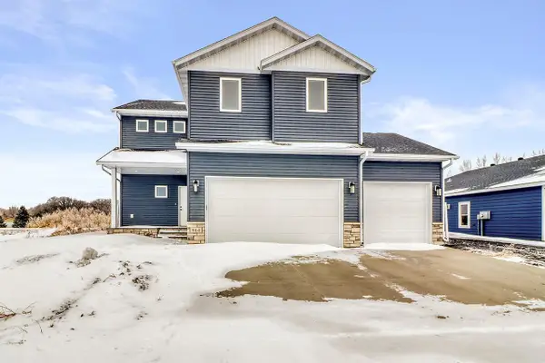864 Harvest Circle, Horace, ND 58047