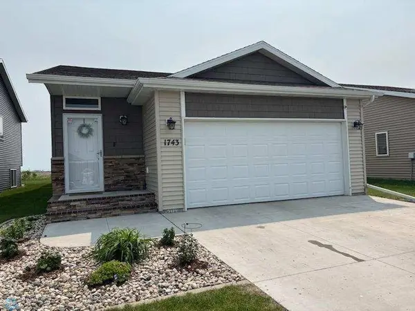 1743 46th Avenue S, Moorhead, MN 56560