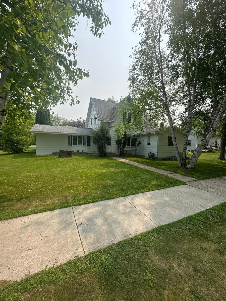 406 Roberts Avenue Ne, Warroad, MN 56763 - Image #2