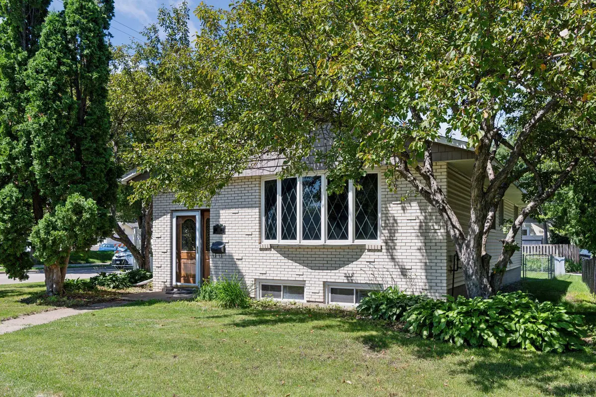 102 11th Avenue N, Hopkins, MN 55343 - #1