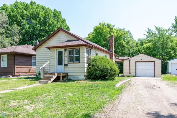 318 12th Street N, Moorhead, MN 56560