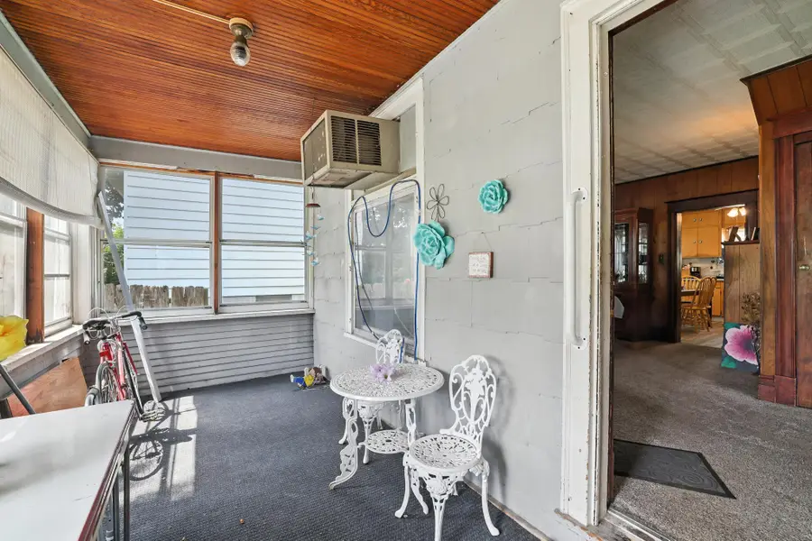 131 Delos Street E, Saint Paul, MN 55107 - Image #2