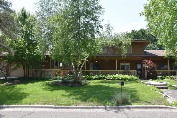 4497 S Oak Leaf Court, Vadnais Heights, MN 55127