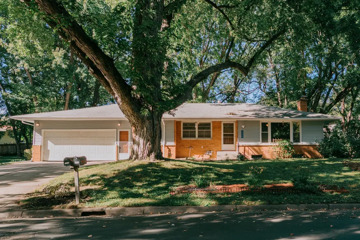 6922 Hickory Drive Ne, Fridley, MN 55432 - Image #1