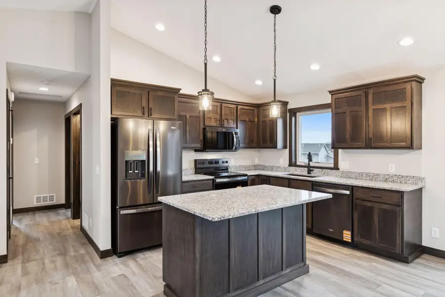 491 Coyote Way, New Richmond, WI 54017 - Image #2