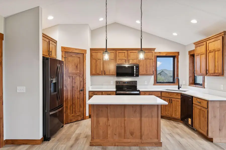 437 Coyote Way, New Richmond, WI 54017 - Image #2