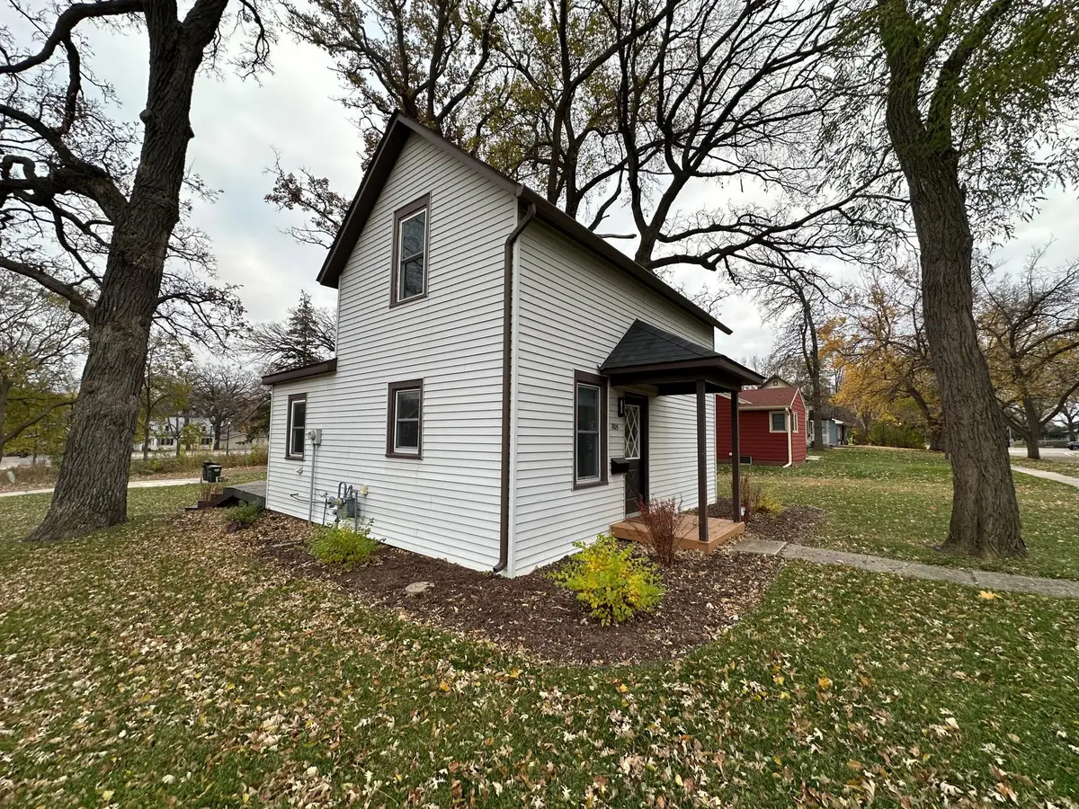 805 Franklin Street Sw, Hutchinson, MN 55350 - Image #1