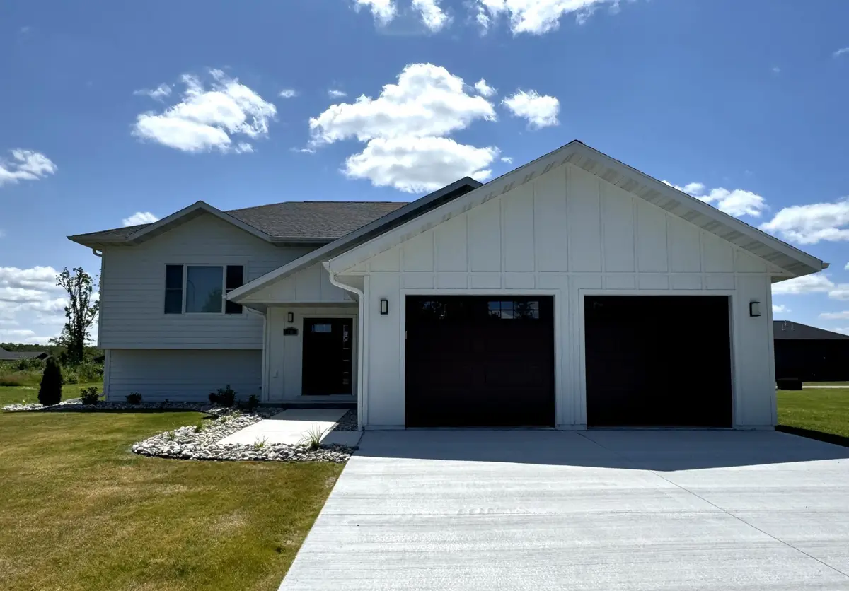 516 Washington Street Se, Warroad, MN 56763 - Image #1