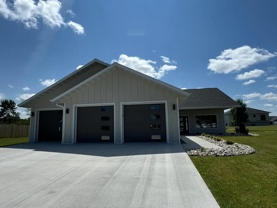 602 Lincoln Street Se, Warroad, MN 56763 - Image #2