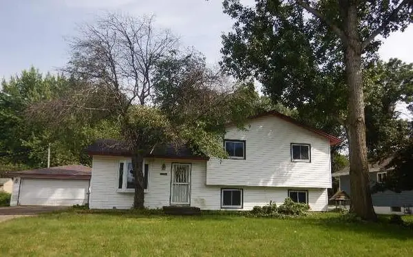 12024 Oak Park Boulevard Ne, Blaine, MN 55434