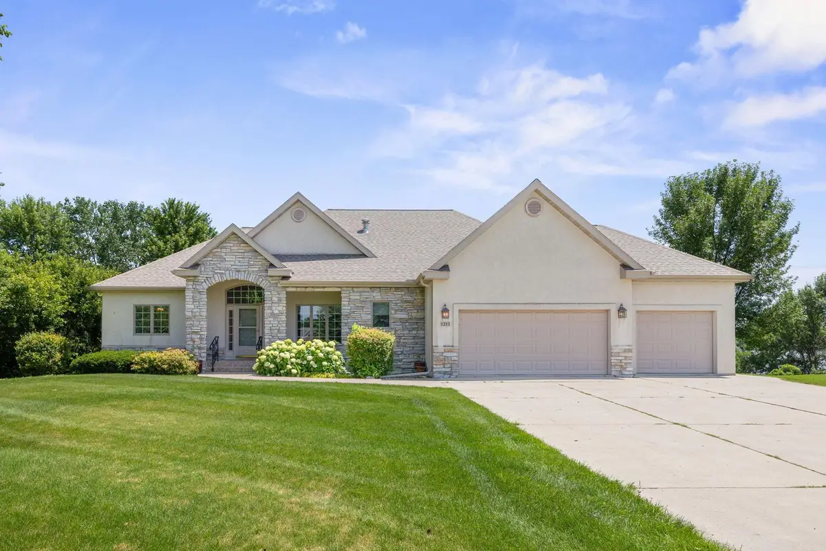 1215 W Shore Drive Sw, Hutchinson, MN 55350 - Image #1