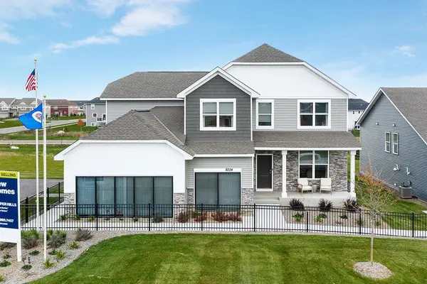 8224 Saddle Trail, Woodbury, MN 55129