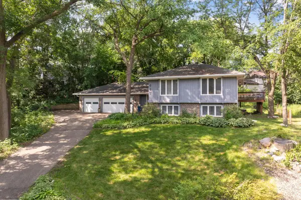 417 Brandywine Dr., Burnsville, MN 55337