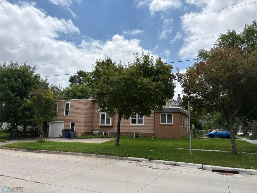 302 11th Street S, Moorhead, MN 56560 - Image #3