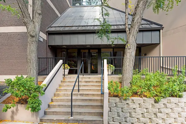 7200 York Avenue S #220, Edina, MN 55435