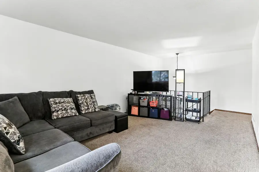 3945 Gershwin Avenue N, Oakdale, MN 55128 - Image #2