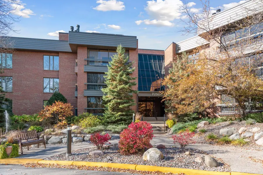 7250 Lewis Ridge Parkway #102, Edina, MN 55439 - Image #2