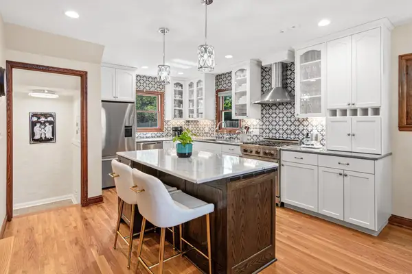 1856 Highland Parkway, Saint Paul, MN 55116