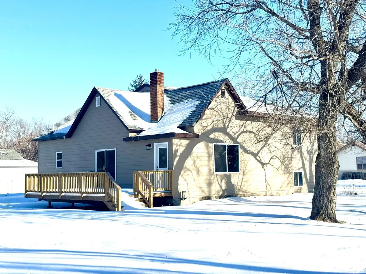 301 W Garfield Avenue, Mahnomen, MN 56557 - Image #1