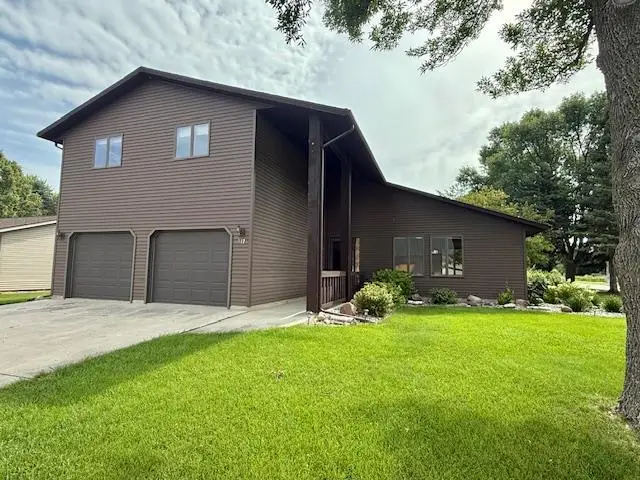 517 Sunrise Boulevard, Redwood Falls, MN 56283 - Image #2