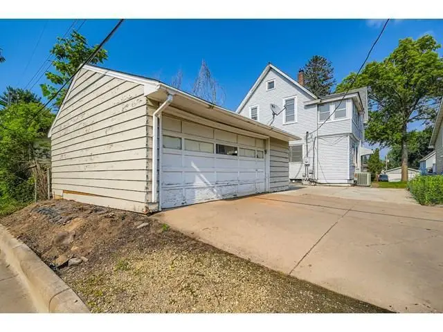 1615 Payne Avenue, Saint Paul, MN 55130 - Image #3