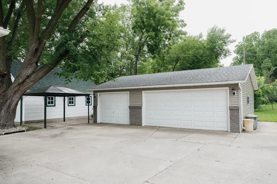 223 W 10th Street, Fairmont, MN 56031 - Image #2