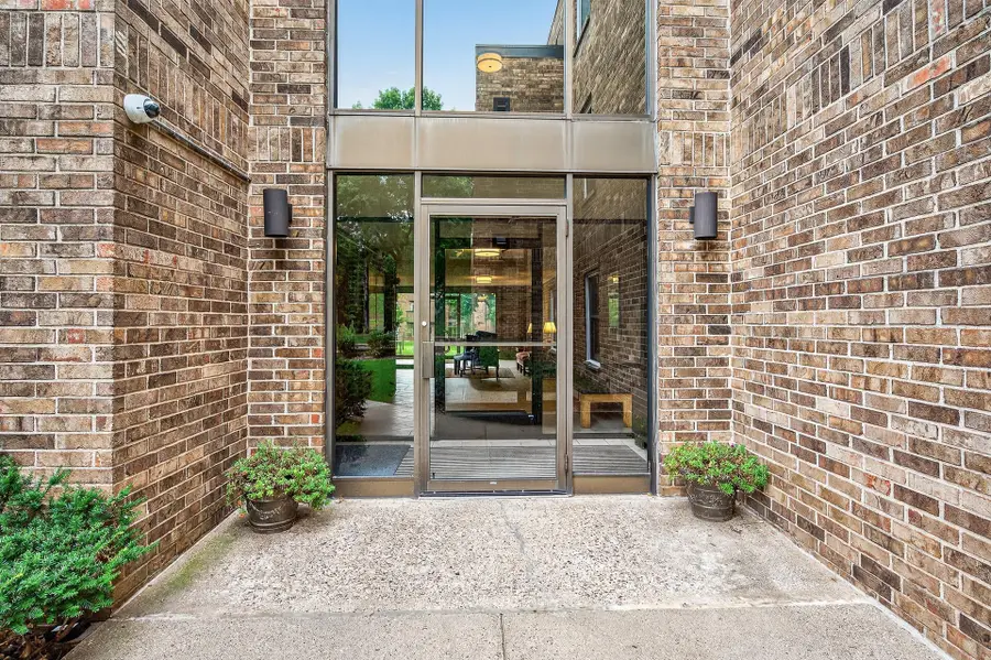 2220 Midland Grove Road #304, Roseville, MN 55113 - Image #2