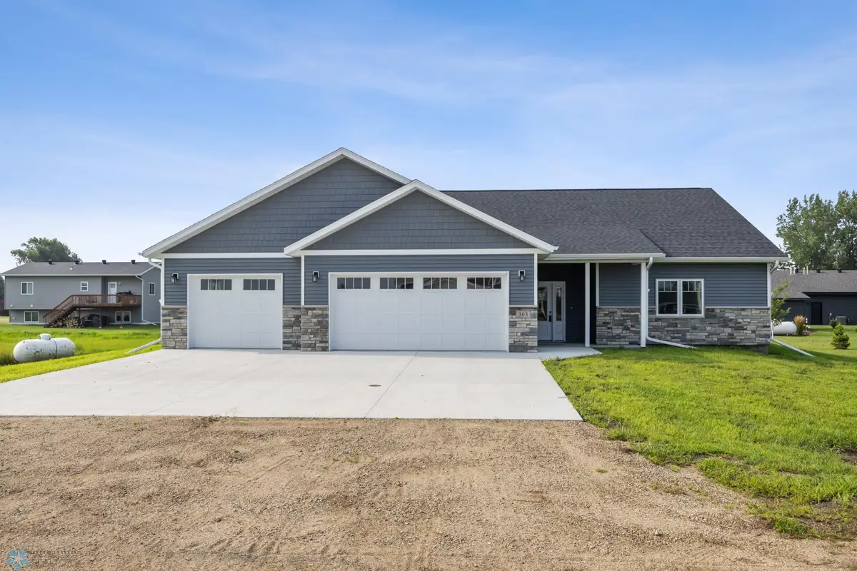 305 Prairie Drive N, Hankinson, ND 58041 - #1
