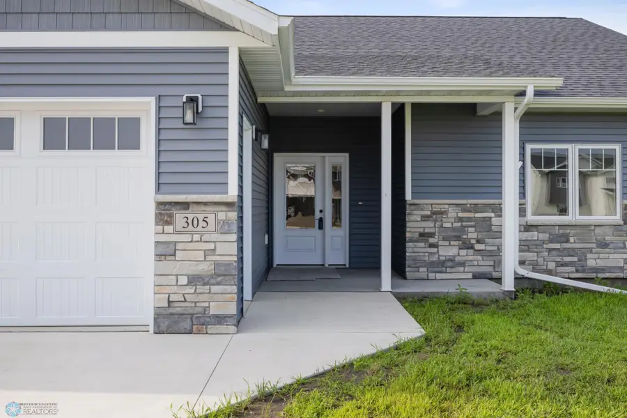 305 Prairie Drive N, Hankinson, ND 58041 - #3