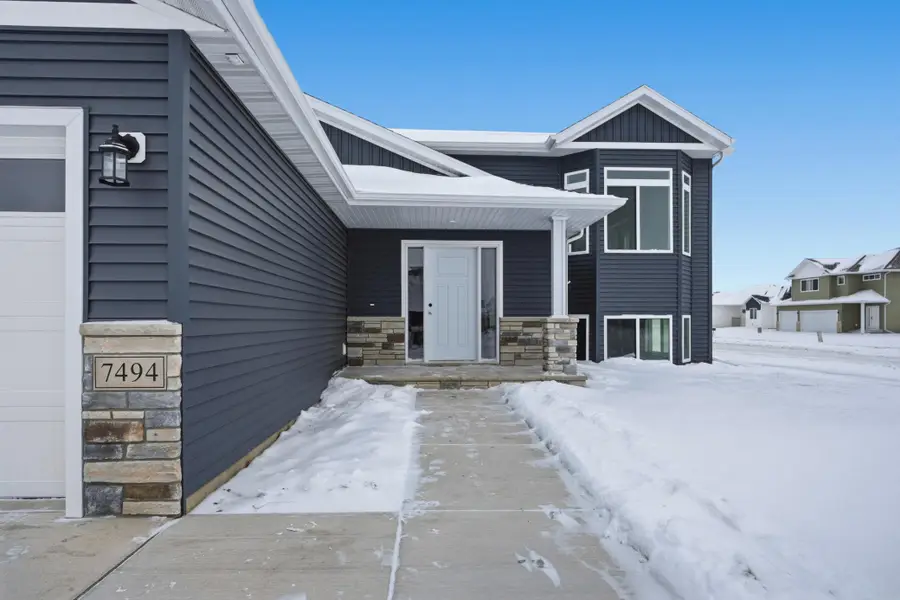 7494 Eagle Pointe Drive S, Fargo, ND 58104 - Image #3