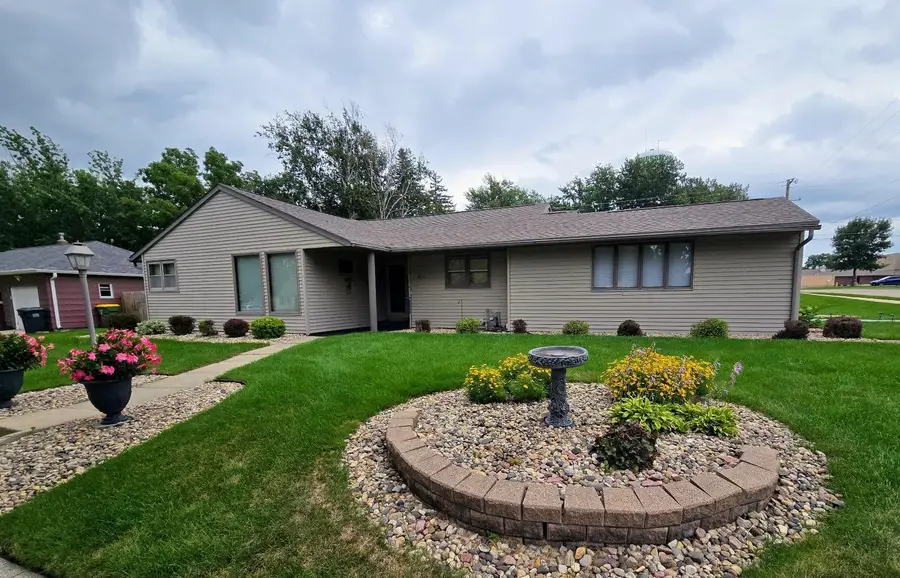 743 6th Avenue Sw, Pipestone, MN 56164 - Image #2