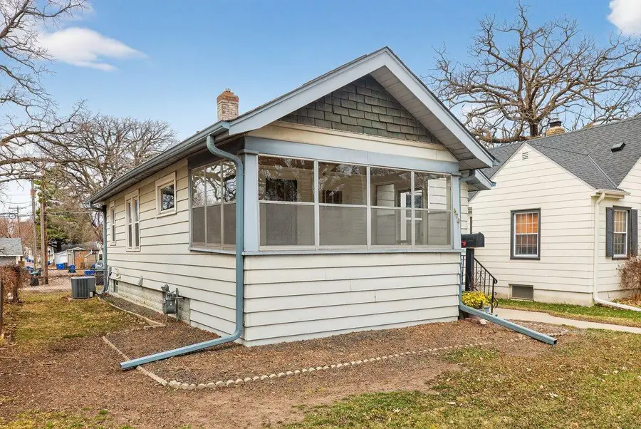 673 Hamline Avenue S, Saint Paul, MN 55116 - #3