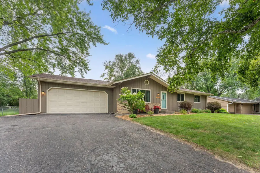 10525 Nesbitt Avenue S, Bloomington, MN 55437 - Image #2