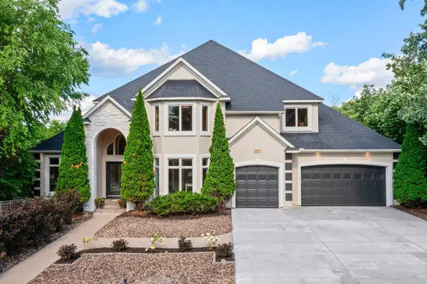 6305 Mcintyre Point, Edina, MN 55439